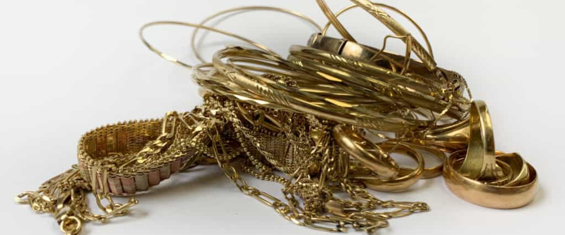 Is gold good to sell right now?